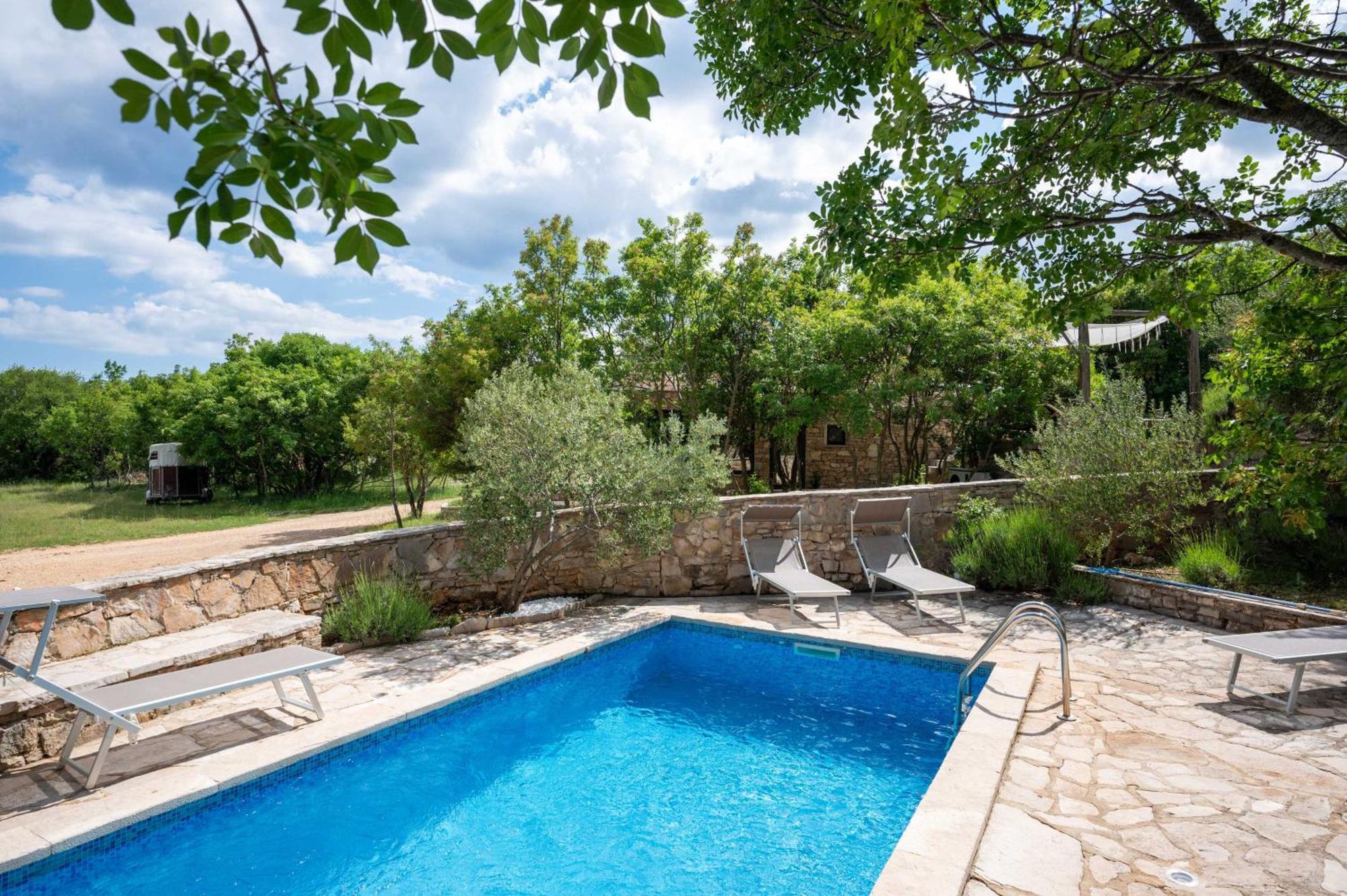 Nono Ban Hotel & Villa Gornji Humac Buitenkant foto