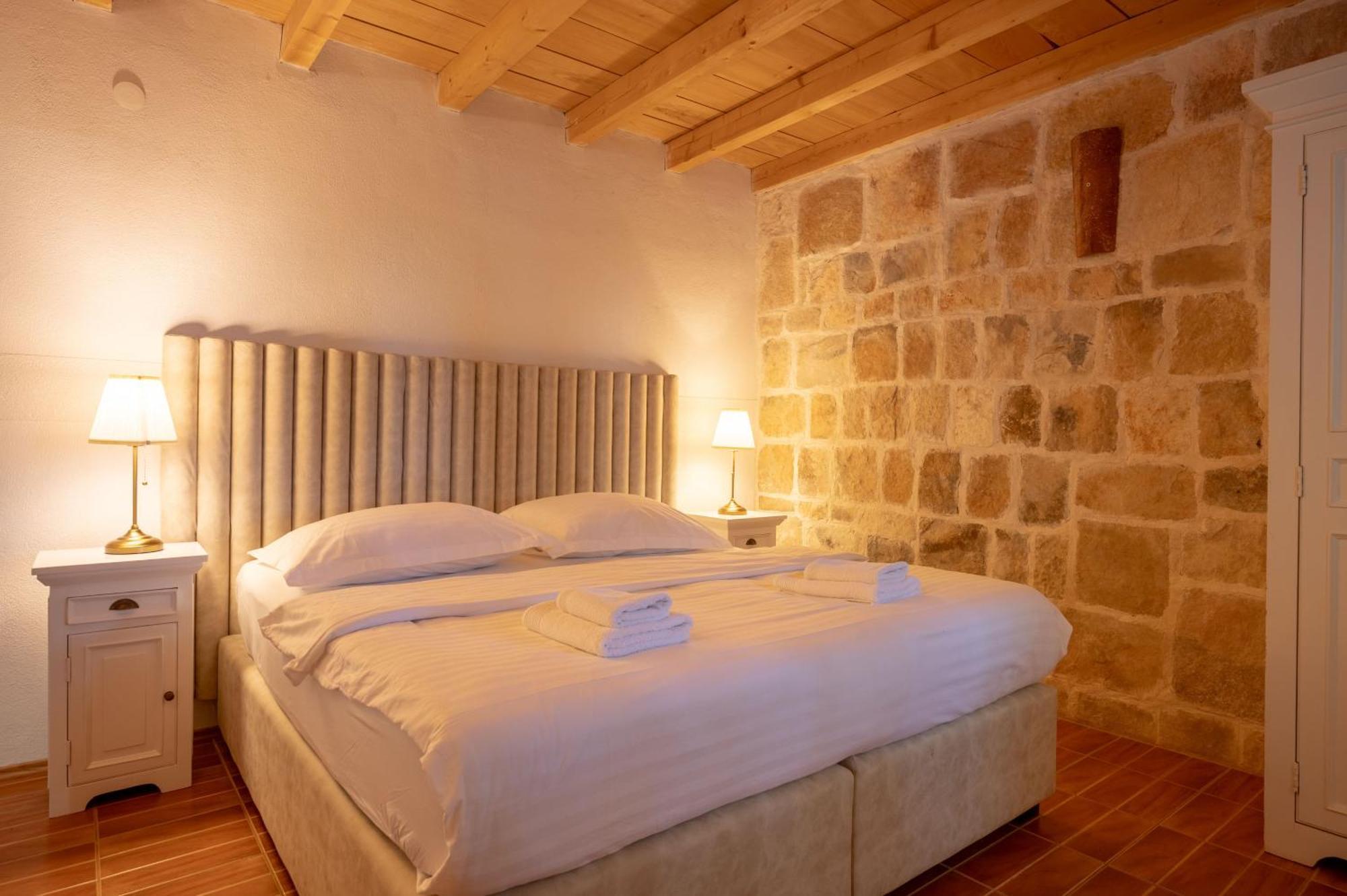 Nono Ban Hotel & Villa Gornji Humac Buitenkant foto
